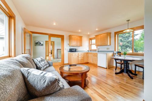 Oakland House | Romantic Vineyard Getaway in Oakland: Mtn Views!