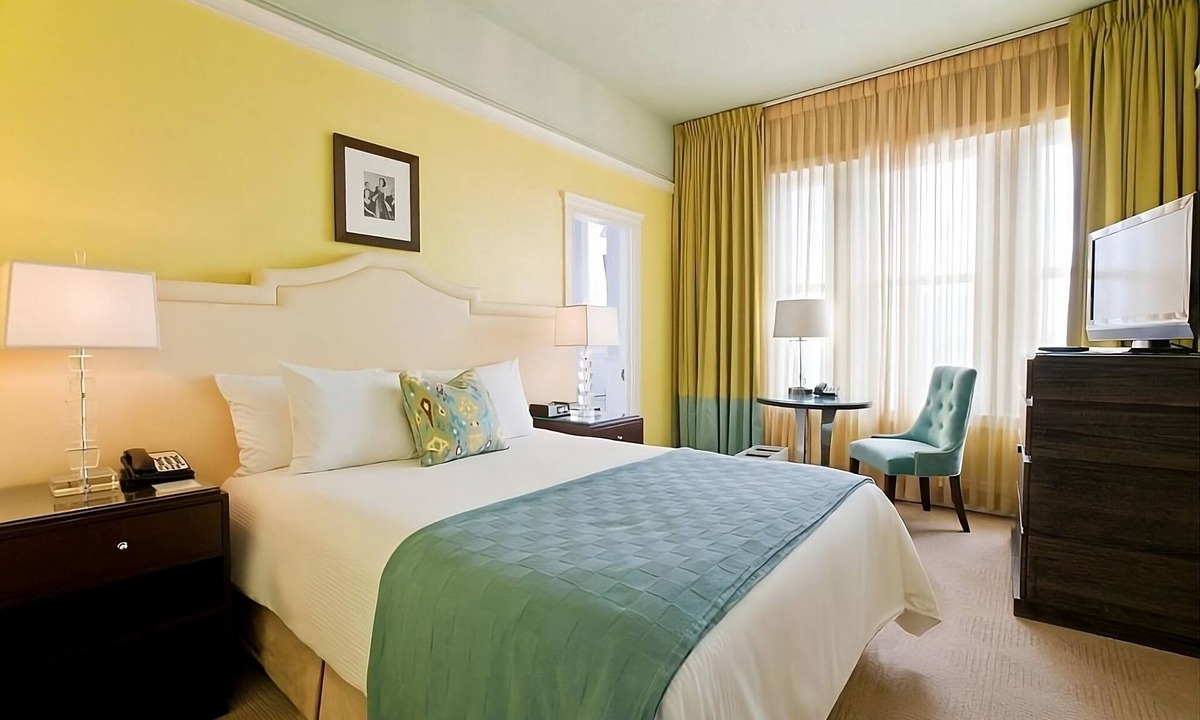 Goose Hollow Hotel | Romantic Vintage Style Retreat | 0.5 mi to Portland Art Museum | Pet Friendly