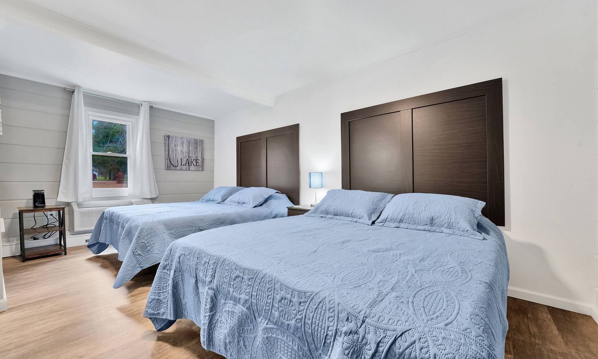 Houghton Lake Hotel | Room #5: Updated Suite w/2 Queen Beds