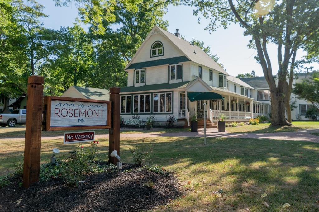 Douglas Bed & Breakfast | Rosemont Inn Resort