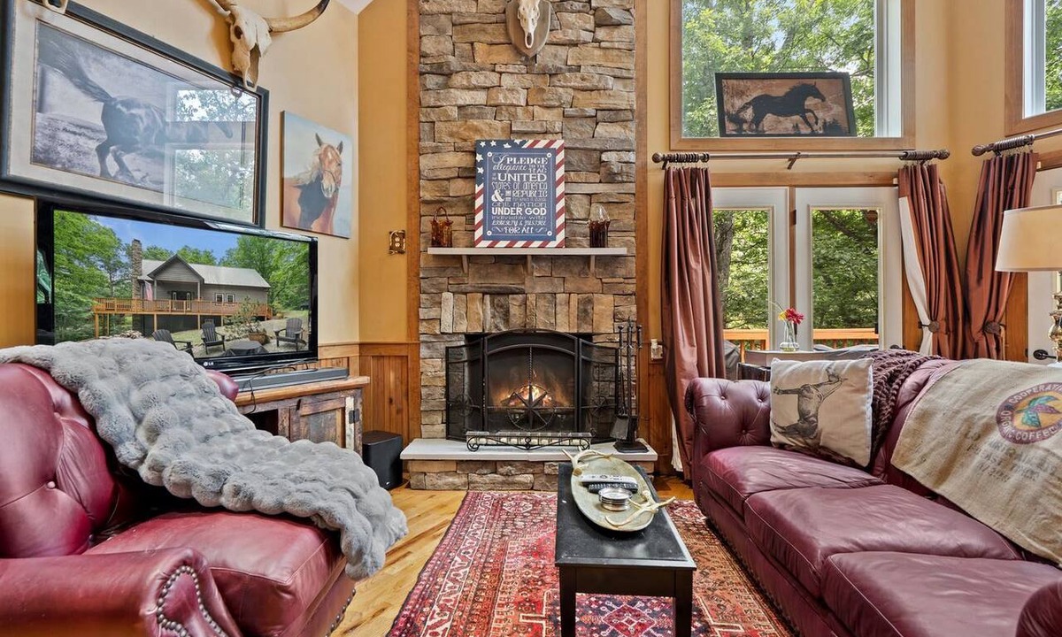 Mount Jackson Cabin | Rustic A-Frame Chalet with Hot Tub & Scenic Views in Mount Jackson, Virginia
