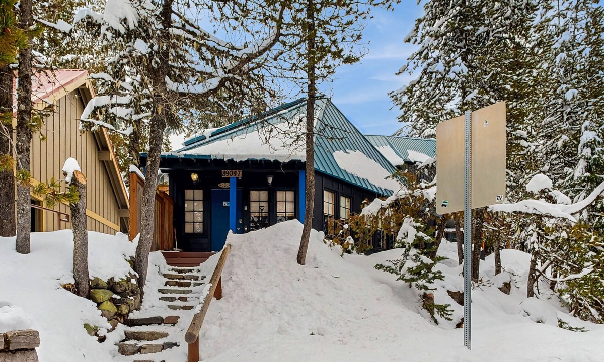 Government Camp Cabin | Rustic and Serene Cabin with Great Home Essentials, Close to Skiing