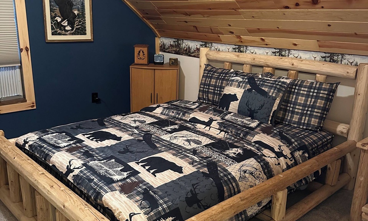 Rose City House | Rustic Cabin Retreat - Lake Access & Trailside Location