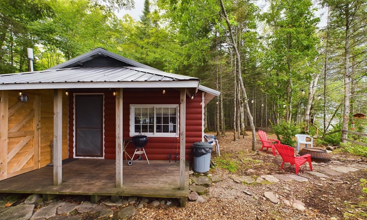 Au Train Cabin | Rustic Cabin sitting on the Edge of Lake Superior with an Outdoor Sauna