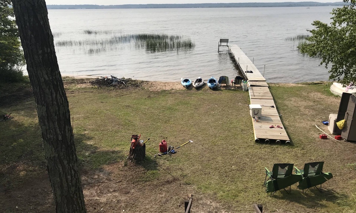 Escanaba Cottage | Rustic cottage on picturesque Little Bay de noc