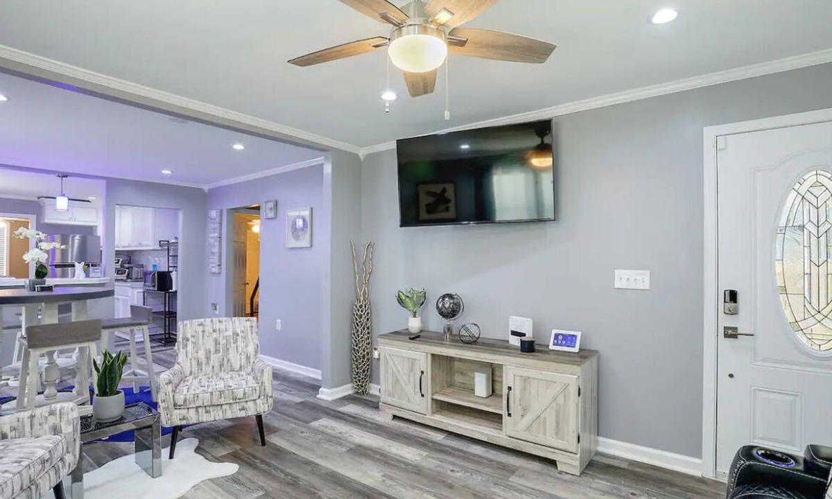 Greater Belhaven Bed & Breakfast | Rustic Modern Home w/Luxurious Gazebo