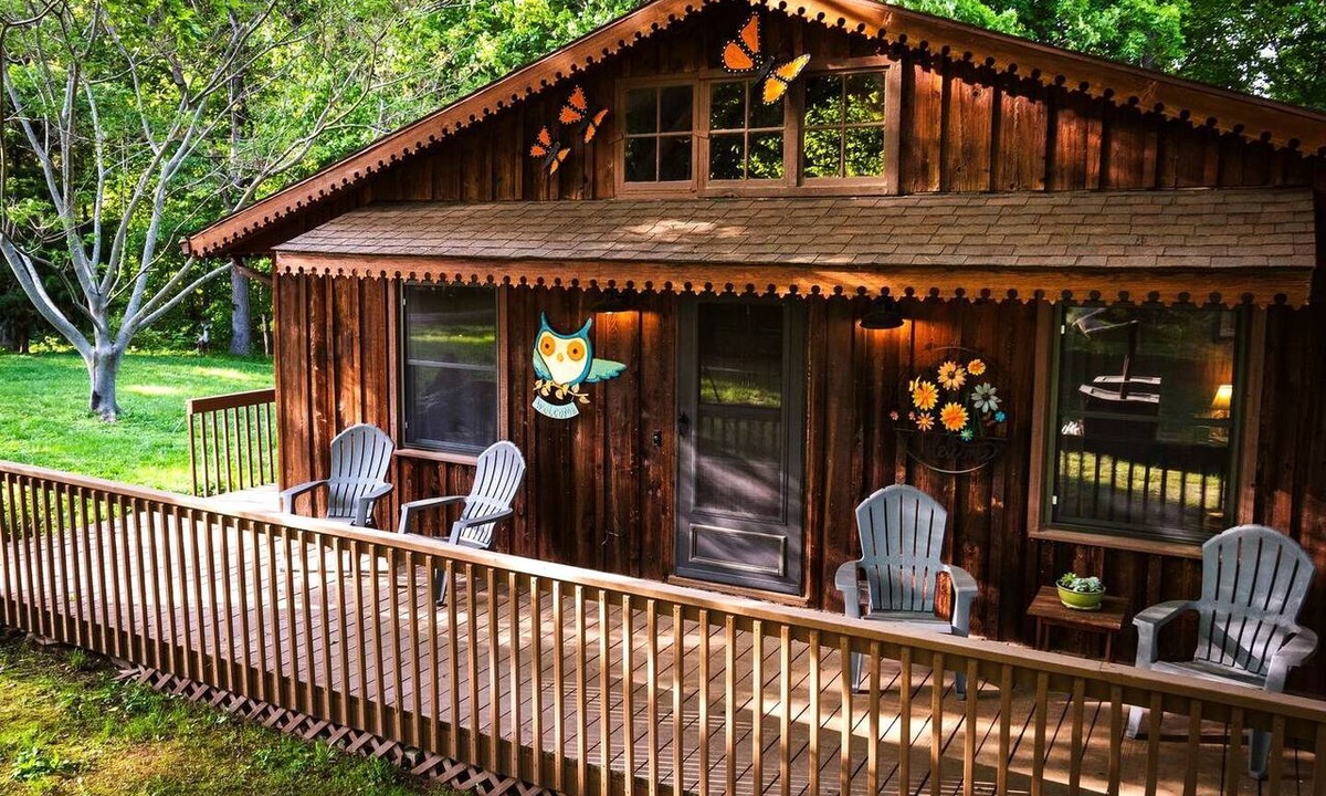 Dundas Cabin | Rustic, Pet Friendly Cabin near East Fork Lake, Olney, Illinois