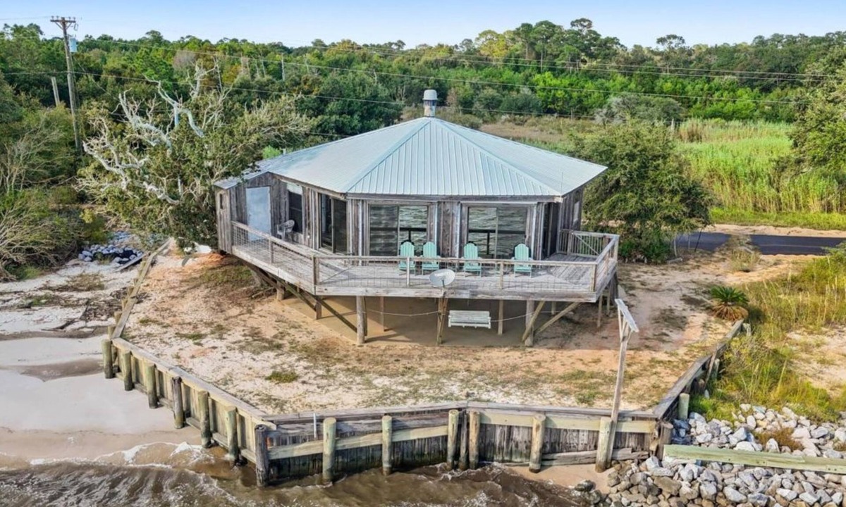 Ocean Springs House | Rustic Retreat | Beach View