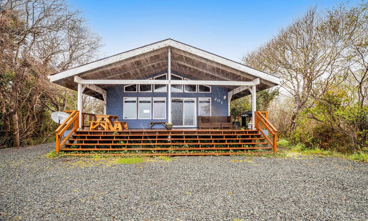 Rockaway Beach Cabin | Rustic waterfront woodland lodge with impressive lake views from patio