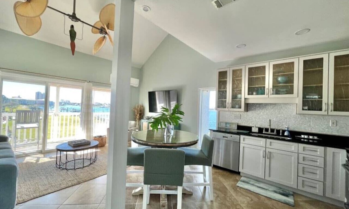 Villa Sabine Condo | Sand Dollar W212 Bayfront Escape- Gorgeous Sunset Views, Bikes Included!