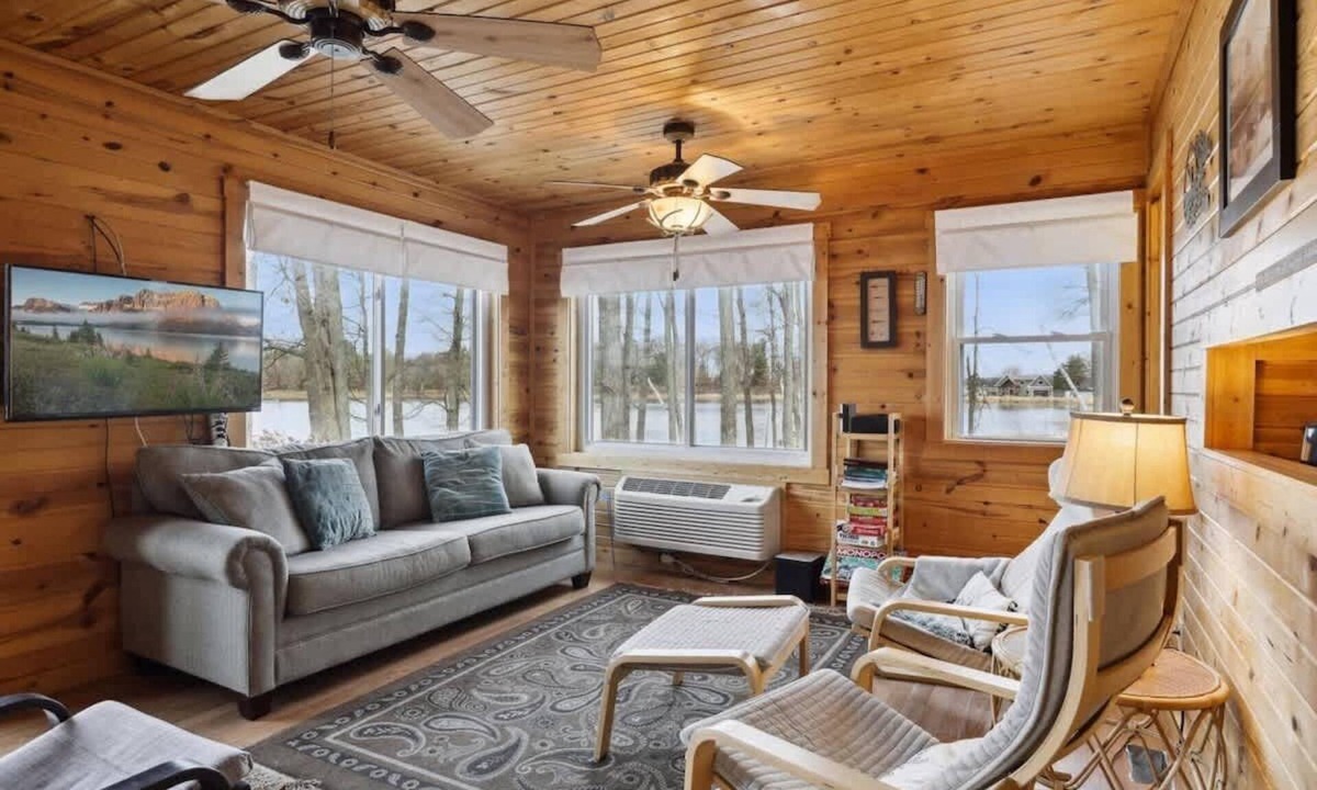 Webster Cabin | Sand Lake Peninsula Getaway - Sandy Beach