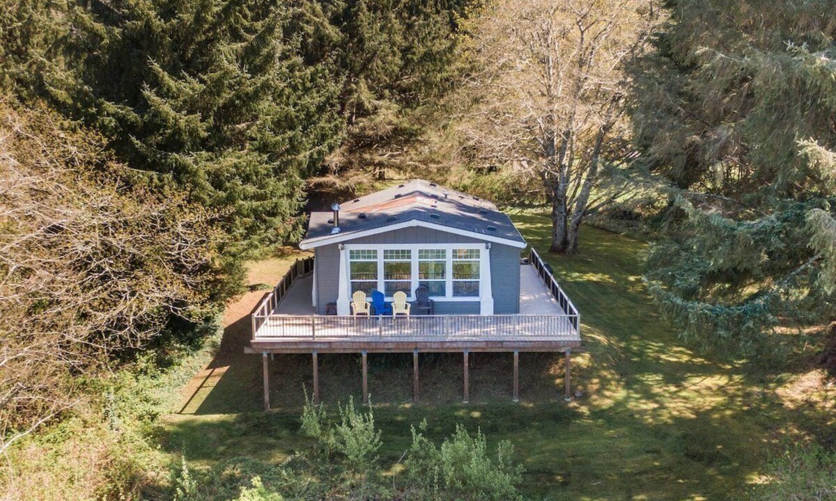 Cloverdale House | Sandlake Views-Peaceful, Pet friendly, views