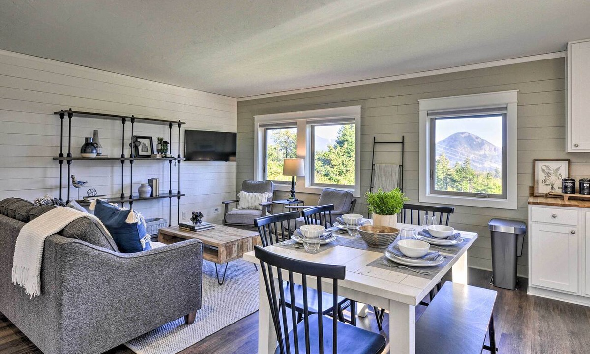 Carson Apartment | Scenic Studio w/Loft & View of the Columbia River
