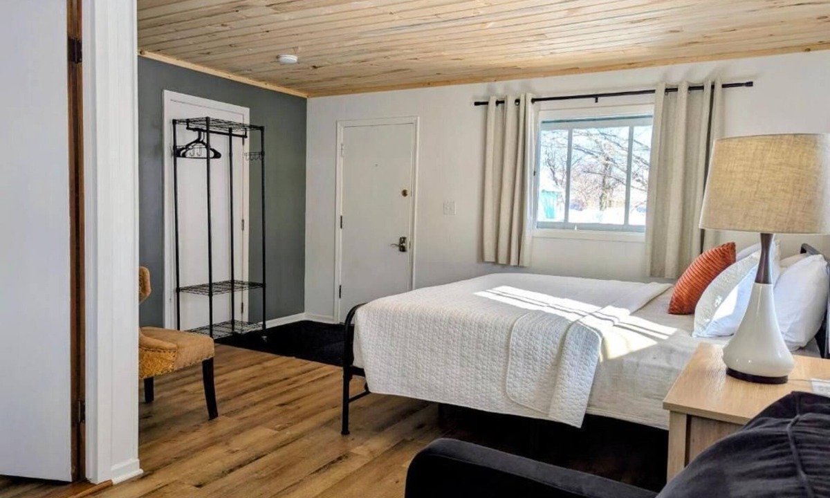 Munising Hotel | Scotty's Motel