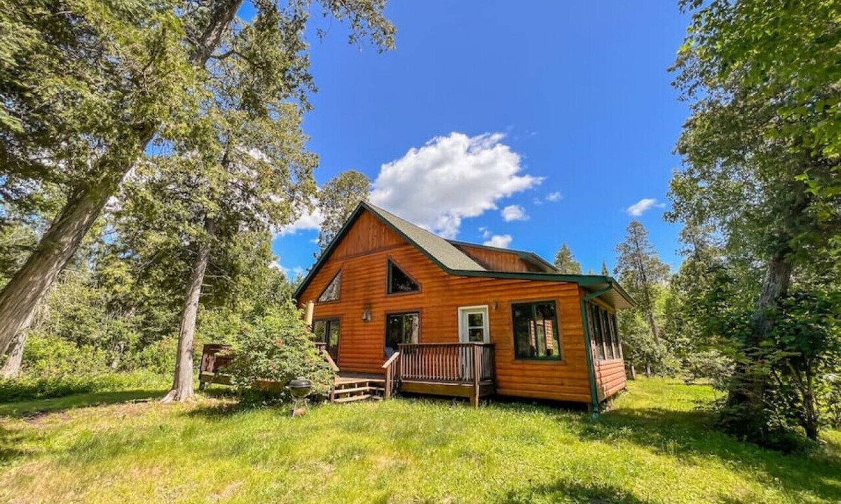 Grand Marais Cabin | Secluded 2-Bedroom Cabin on the Edge of the BWCA