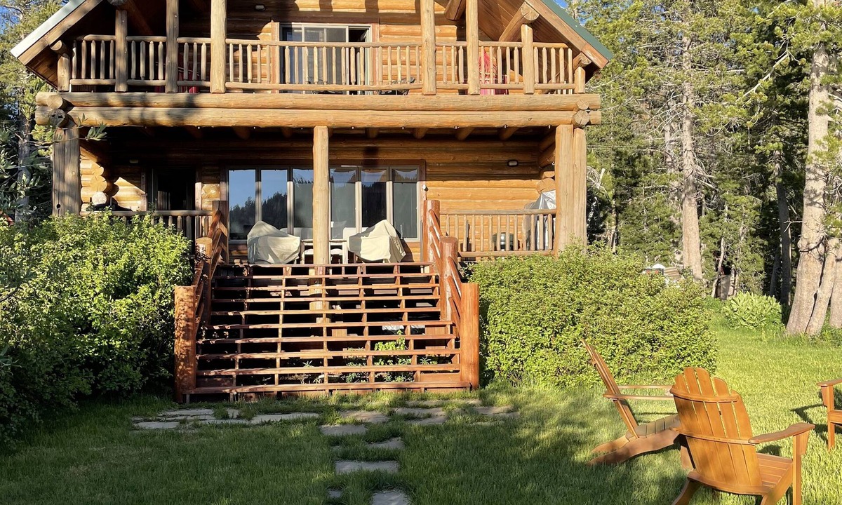 Serene Lakes Cabin | Serene Lakes Waterfront Log Cabin - Welcome to Lake Street Hive!