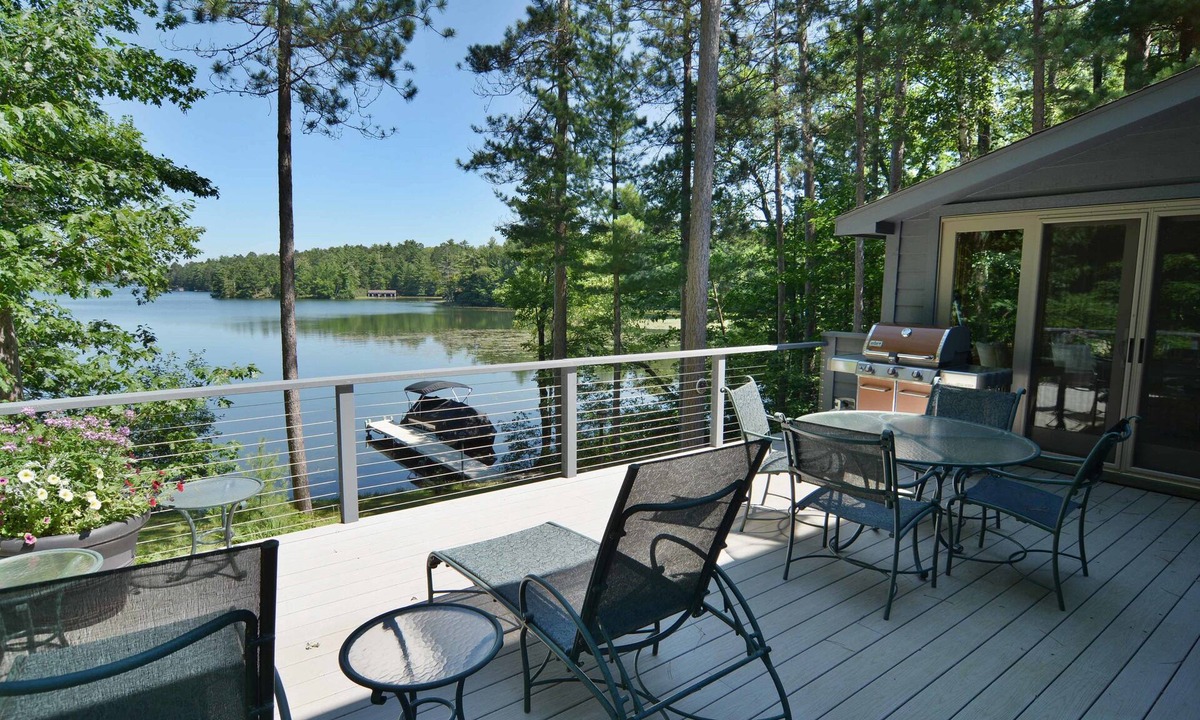 Cable House | Serenity On Lake Owen 5 Bedroom Hotel Room by RedAwning