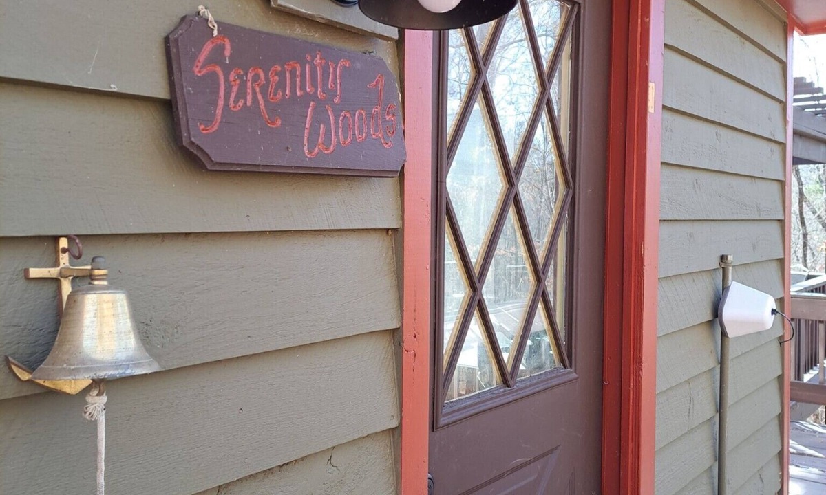 Blue Ridge Cabin | Serenity Wood- The place for daytime outdoor adventures & cozy nights