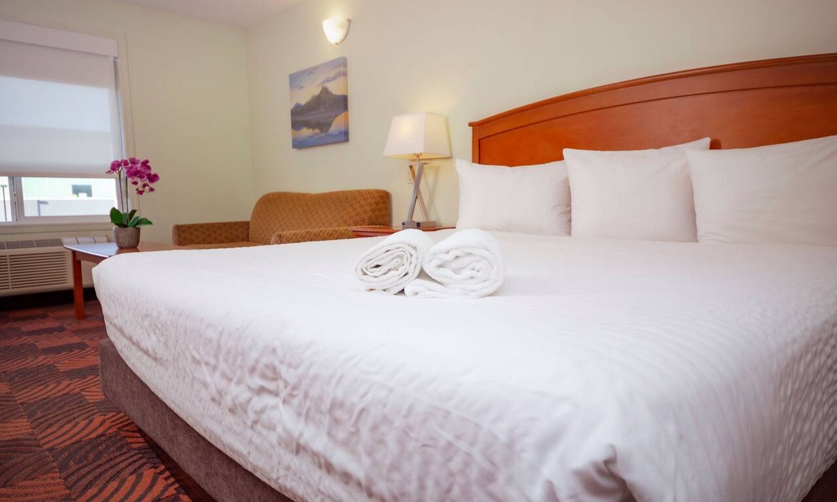 Southeast Calgary Hotel | Service Plus Inns and Suites Calgary