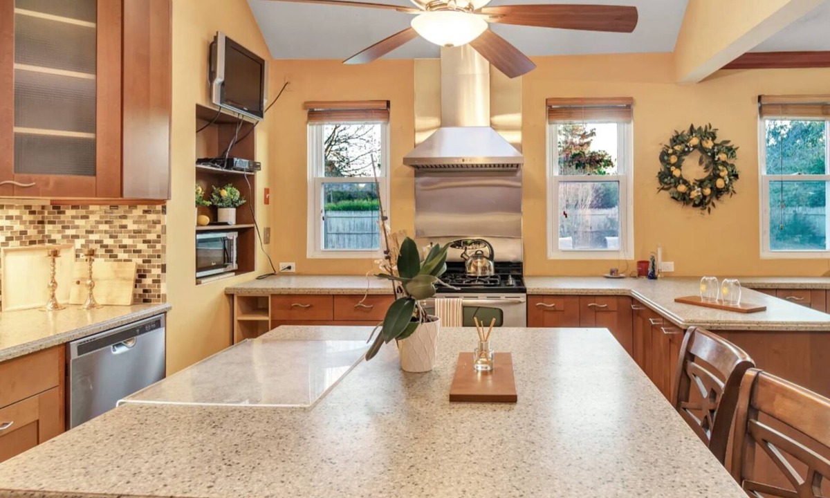 Village of Southampton Cottage | SH Village