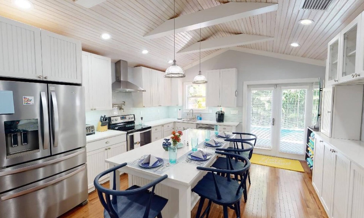 Meadows House | Shady Palms - Stay In Comfort- May - Aug 10% OFF - 2BD/2.5Bath - Private Pool
