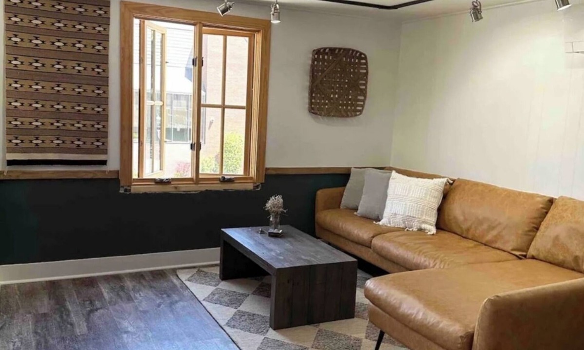 Old Bend Apartment | Shaffer's Flat - Stay and play IN downtown Bend!