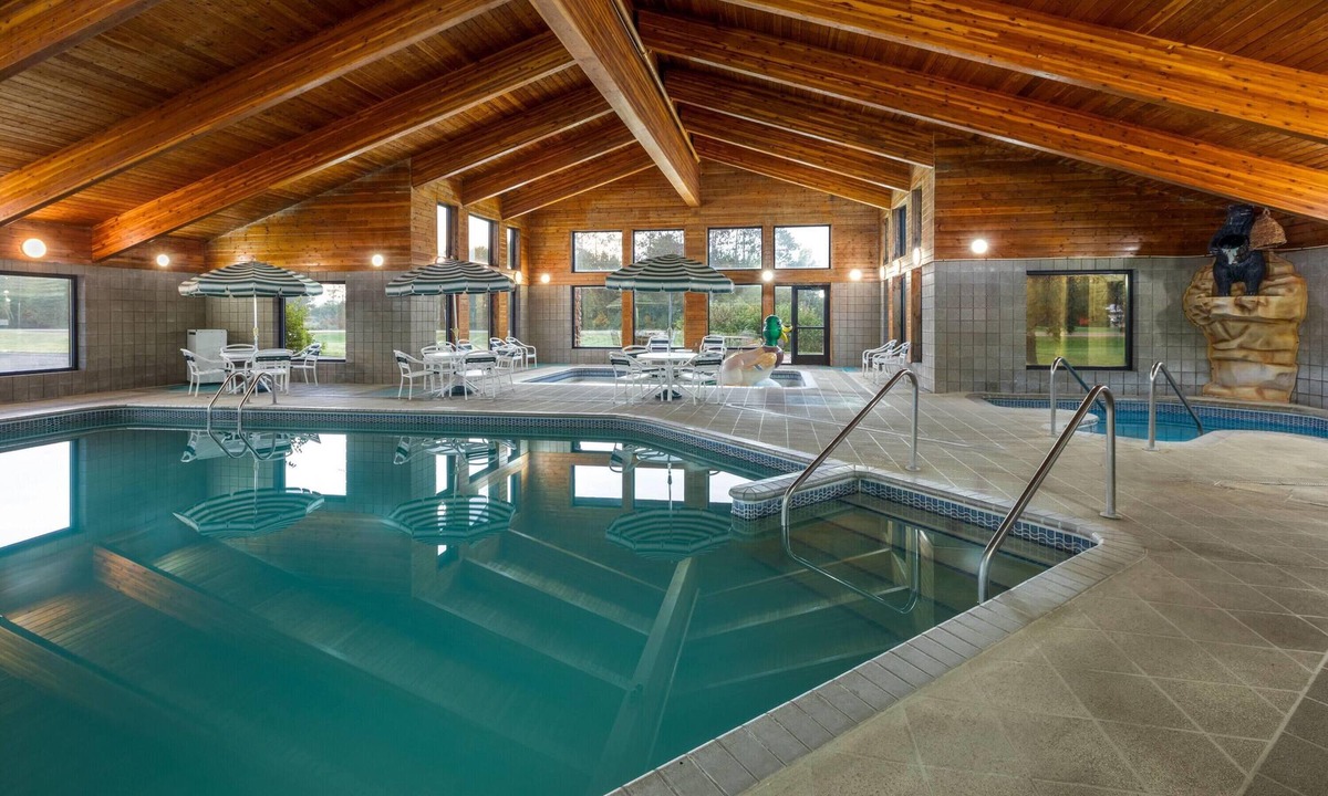 Shell Lake Hotel | Shell Lake Lodge, a Travelodge by Wyndham