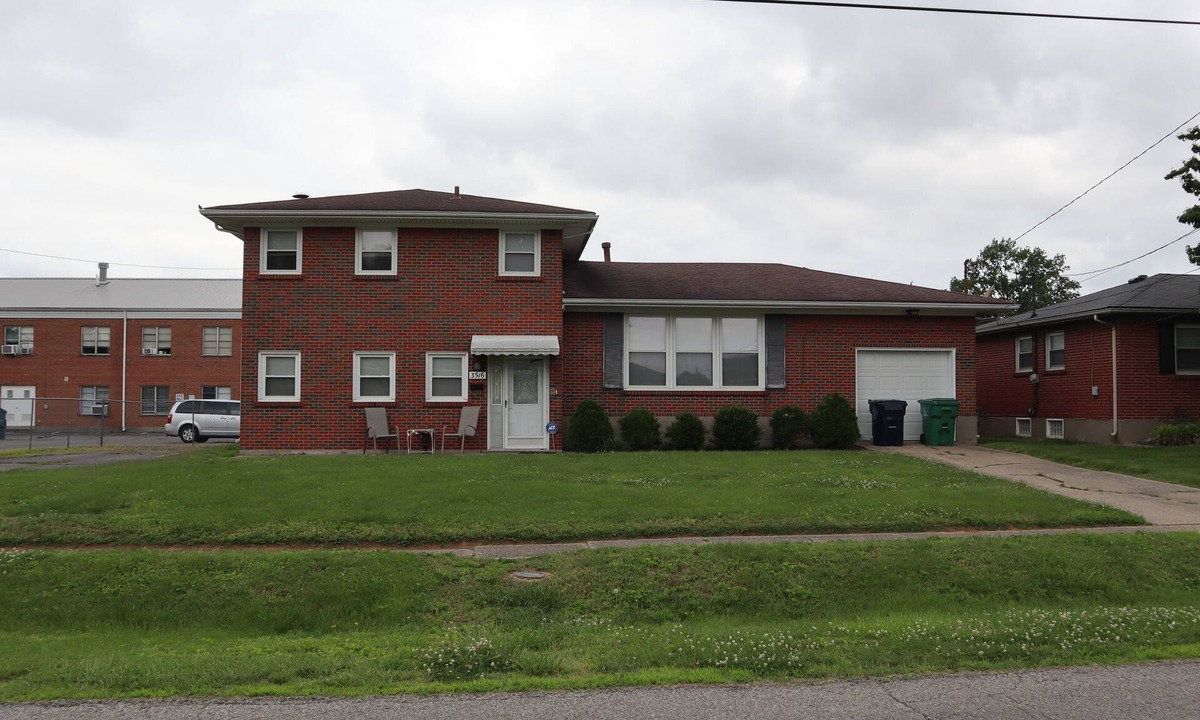 Shively House | Shively Split-Level Ranch