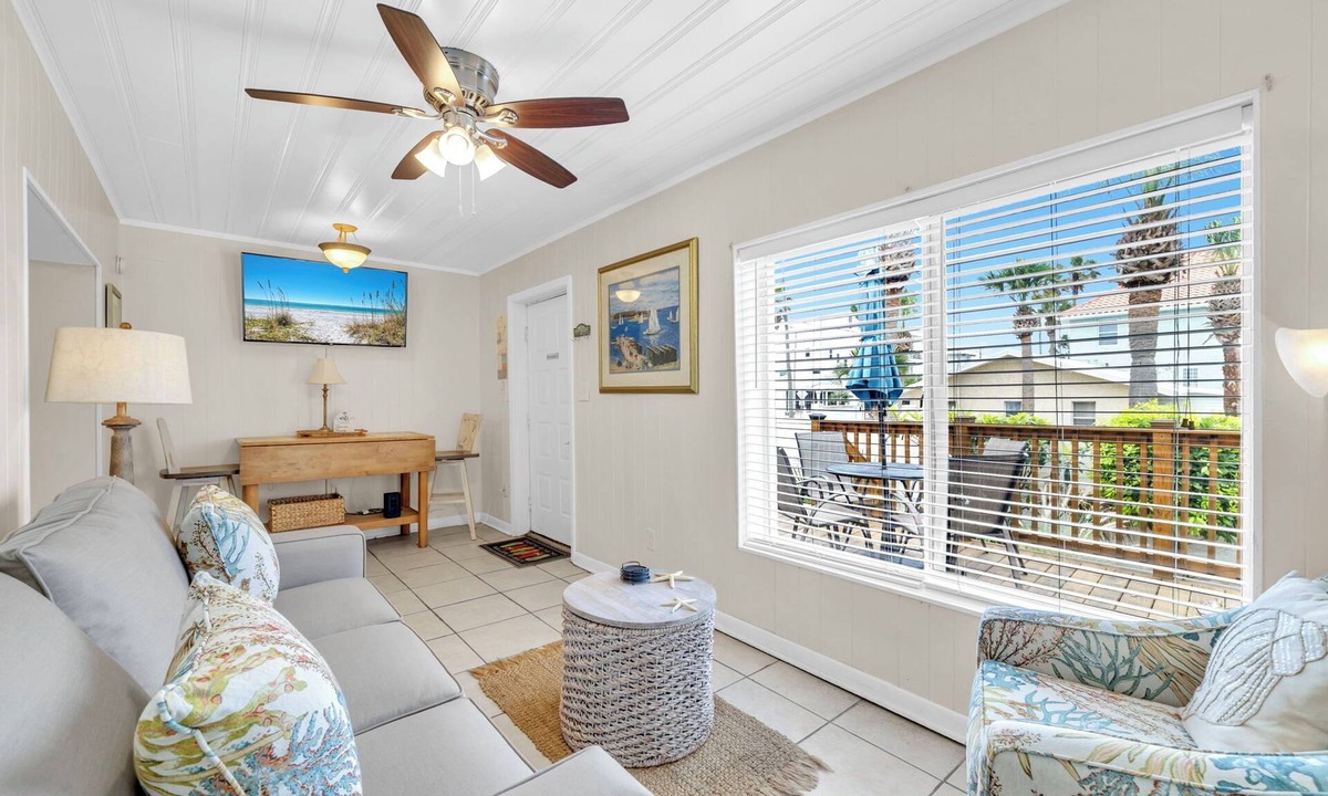 Laguna Beach Condo | 🌊Short Easy Walk to Beach | Great Outdoor Space | Linda's Cozy Cottage B🌴