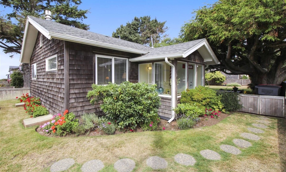 Downtown Cannon Beach House | Singing Sands - Beachcomber Vacation Homes