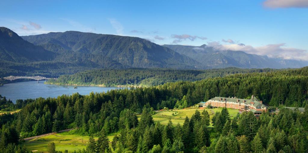 Stevenson Cabin | Skamania Lodge