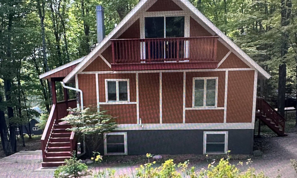 Stambaugh Ski Chalet | Ski Brule Village Cozy Chalet