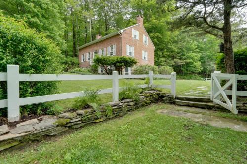 Salem House | 'Sky Parlor Farm' on 480 Acres w/Fire Pit!