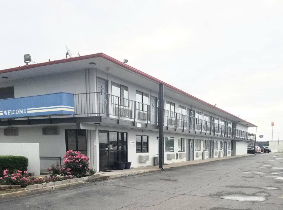 Conway Hotel | Skyline Inn