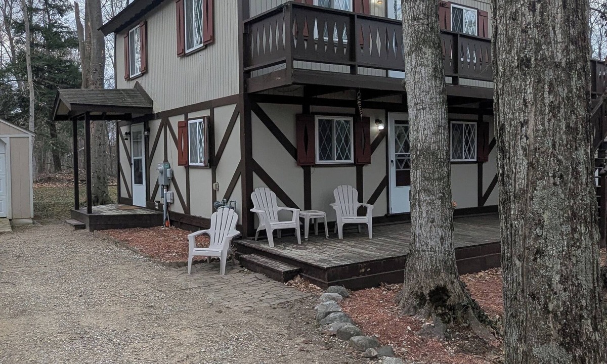 Cedar Ski Chalet | Sleeping Bear Chalet - Birch, MI nNorthern Michigan's Perfect Base Camp