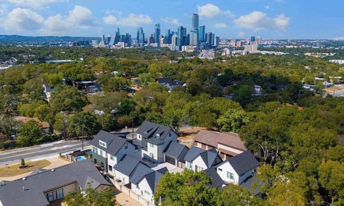 Riverside House | Sleeps 20, 5br Pool table, Chef's Kitchen, Pool