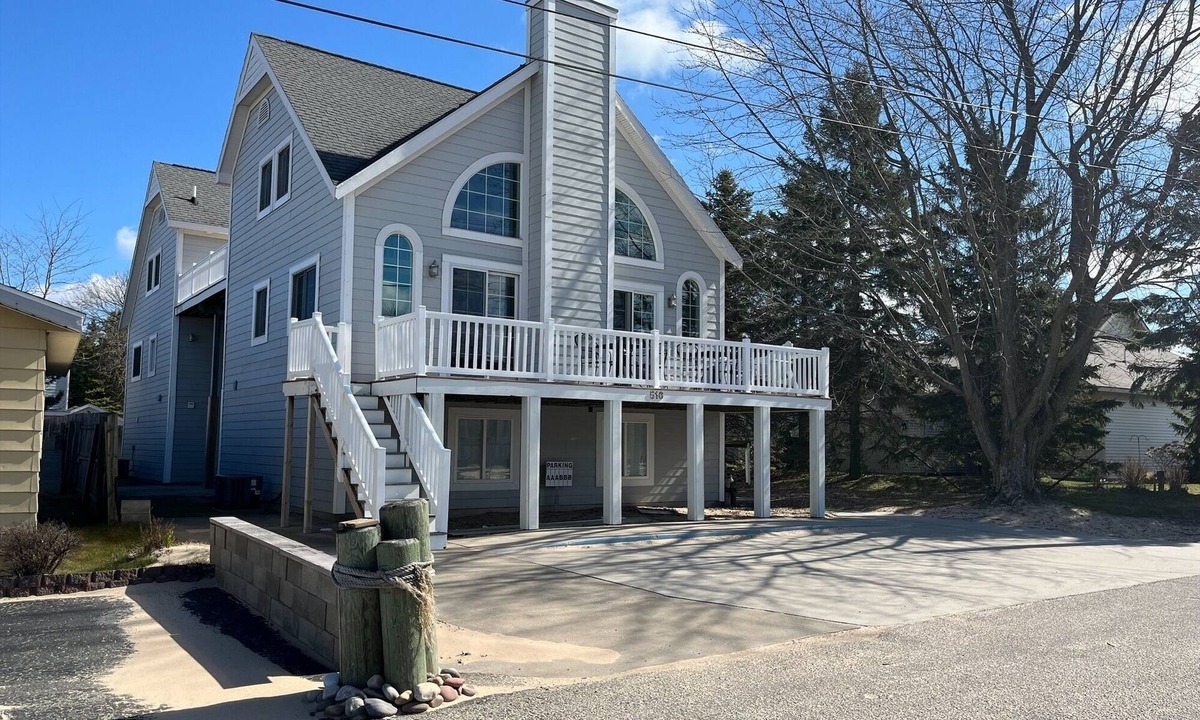 Manistee House | Sleeps 24+! Large home steps from Lake Michigan with views of the Lighthouse