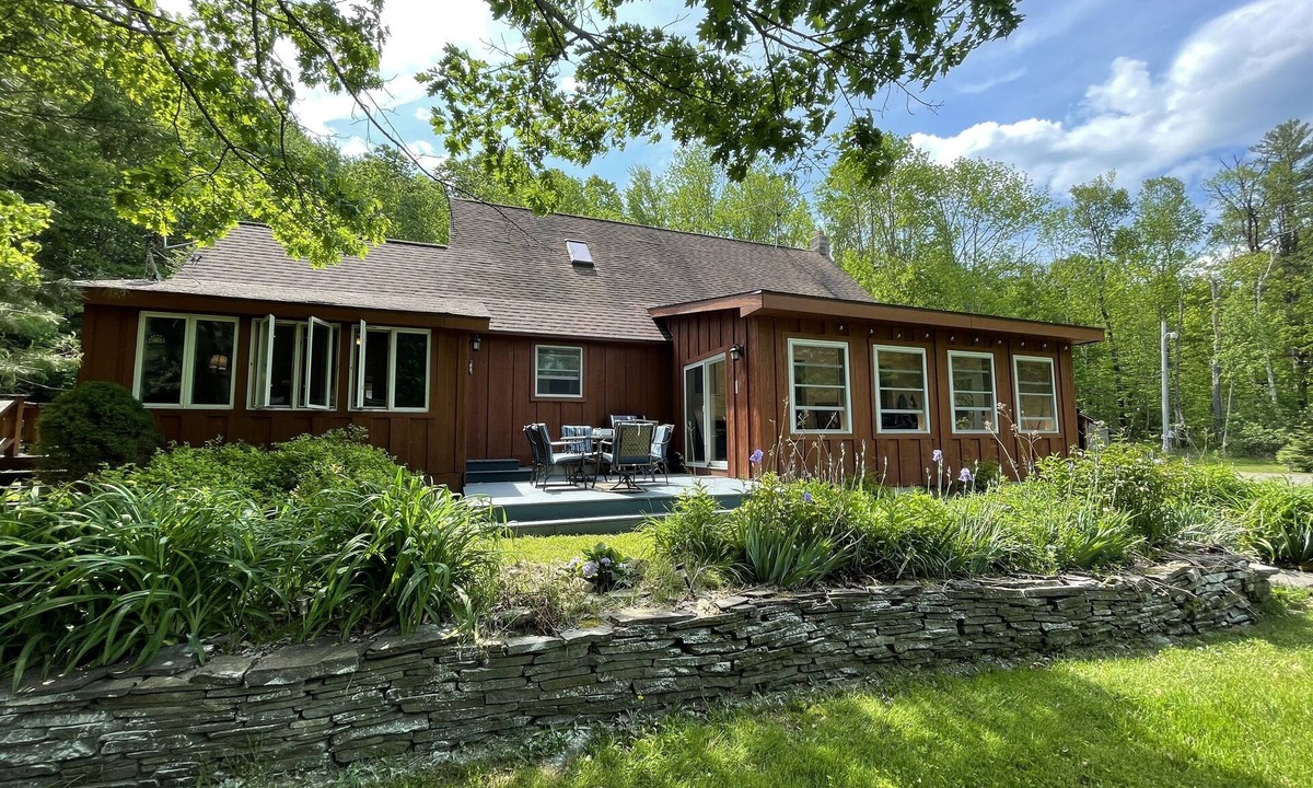Schenevus House | Smiling Pines - Unique getaway - private pond, kayaks, fire pit, king bed