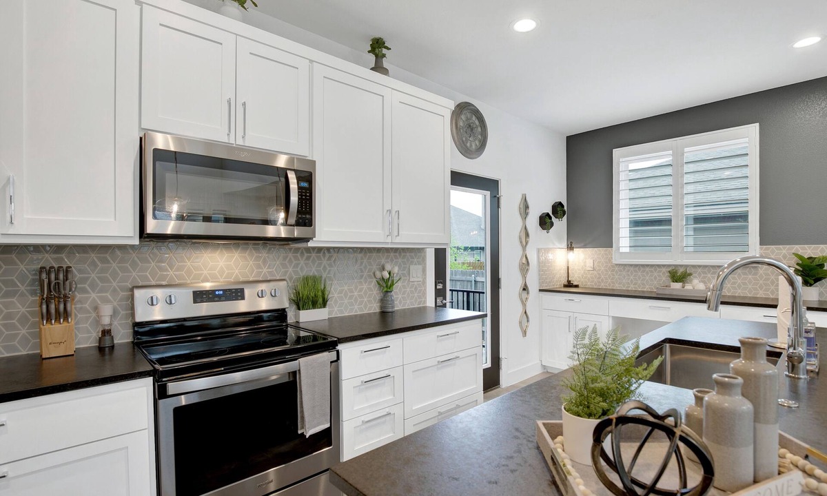 Waterford On Lake Travis House | Soaring 2-level Point Venture Home on Lake Travis
