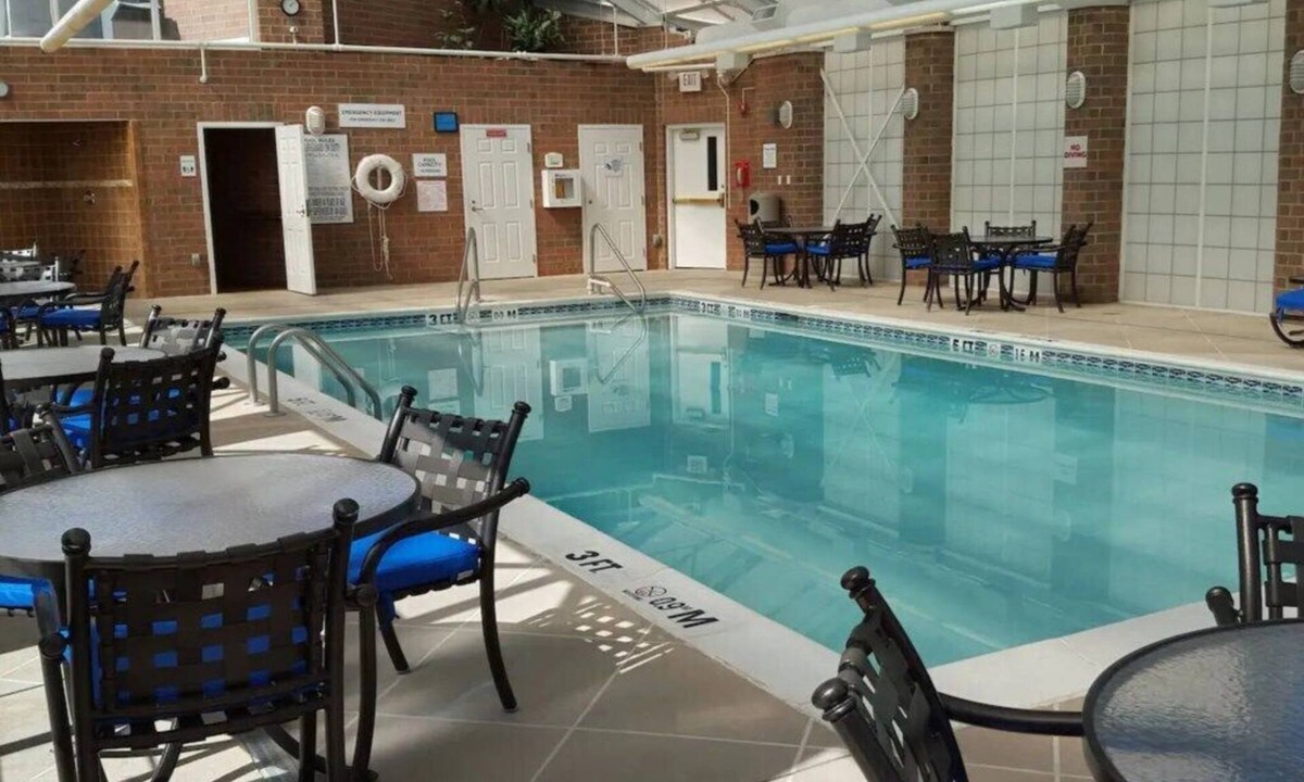 Mishawaka Villa | South Bend | Campus Crew Stay | Pool + Hot Tub | 2BR Condo