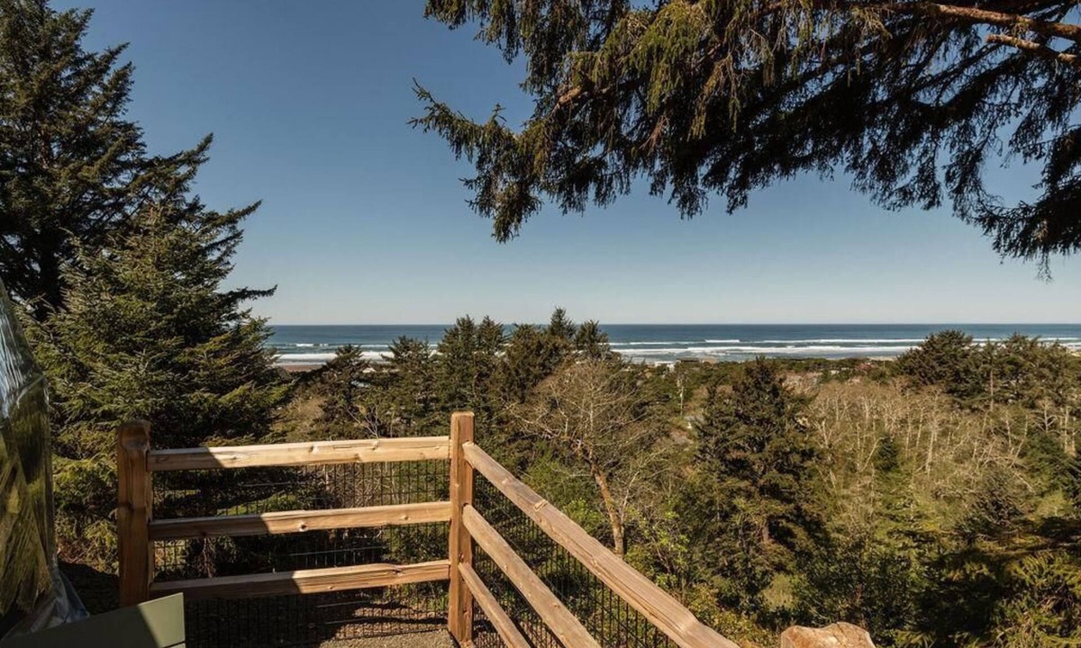 Tierra Del Mar Cabin | South Cape Dome Accessible, King - w/SHARED Luxury Bathhouse Access