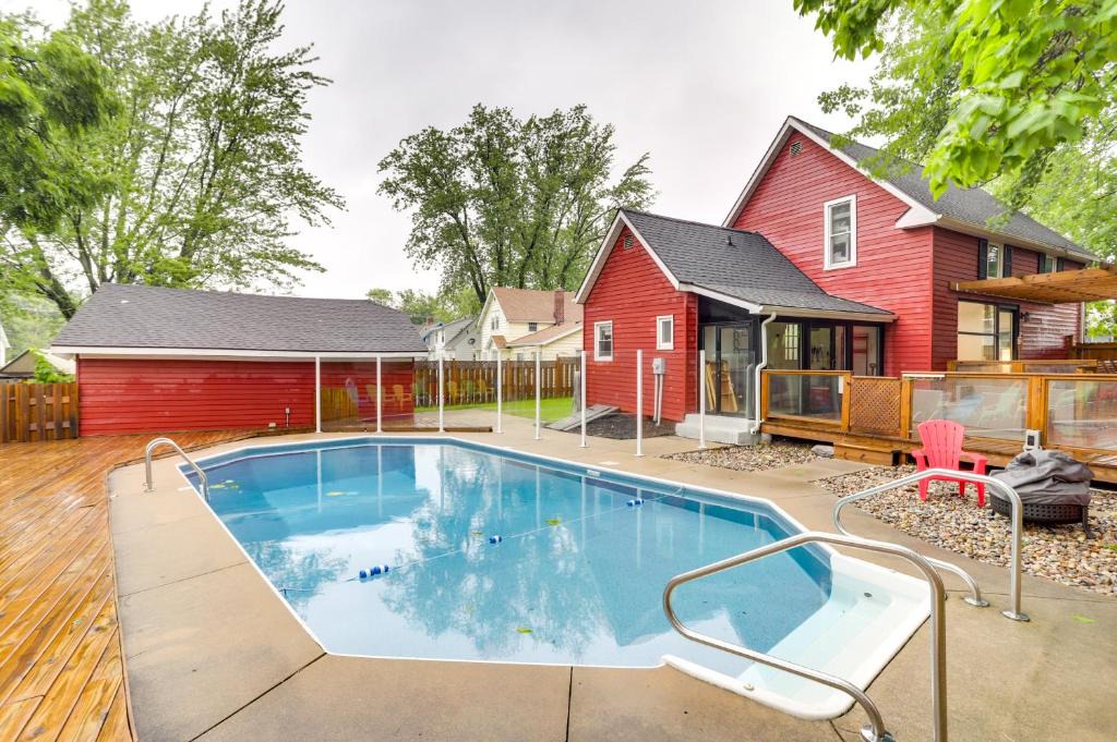 South Haven House | South Haven Oasis - Private Hot Tub, Pool & Grill!