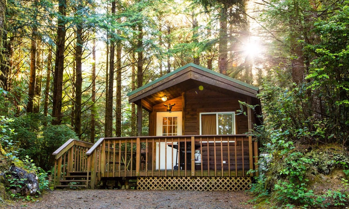 Florence Cabin | South Jetty RV & Camping Resort