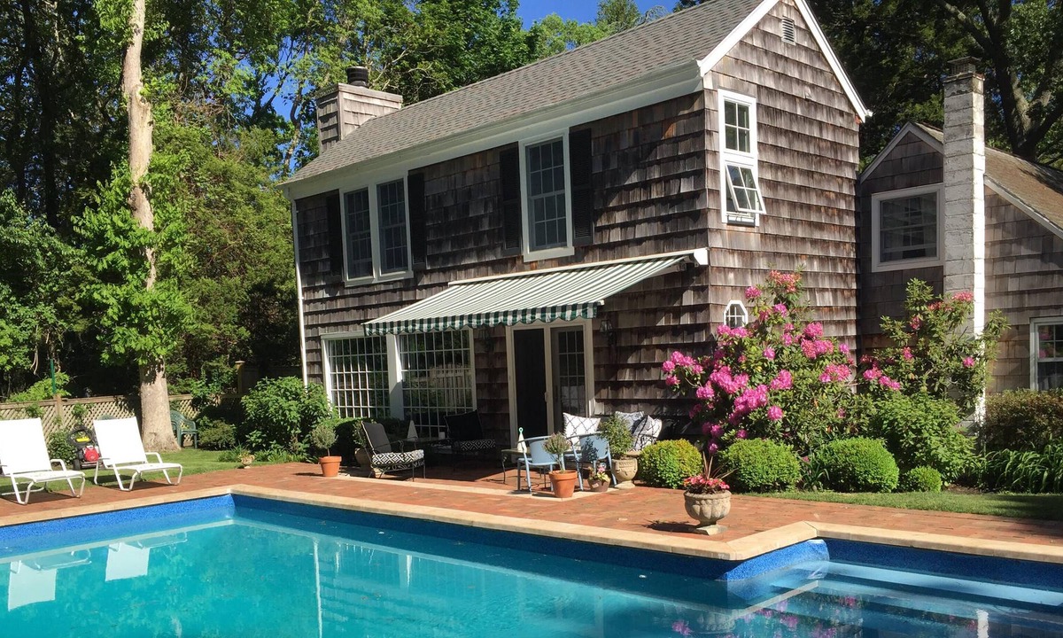 North Sea Cottage | Southampton Bay Beach Charming Family Vacation House - free sandy beach access