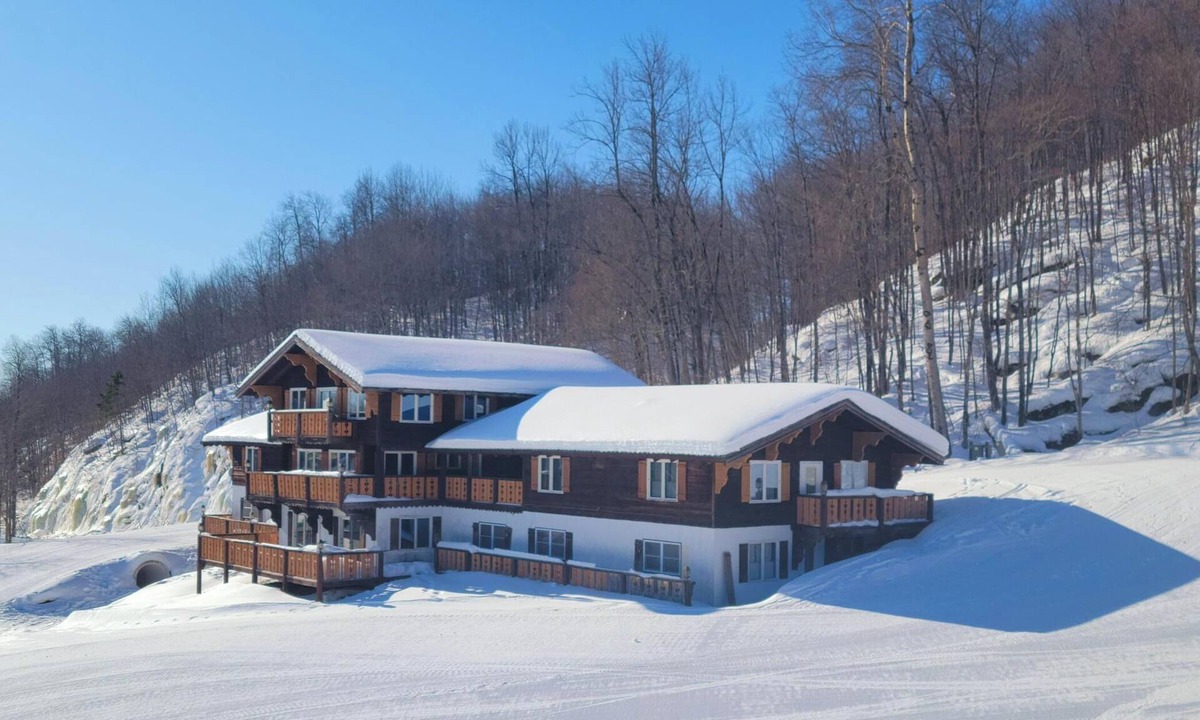 Upson Ski Chalet | Spacious 20-bedroom chalet in marvelous Whitecap Ski Resort.