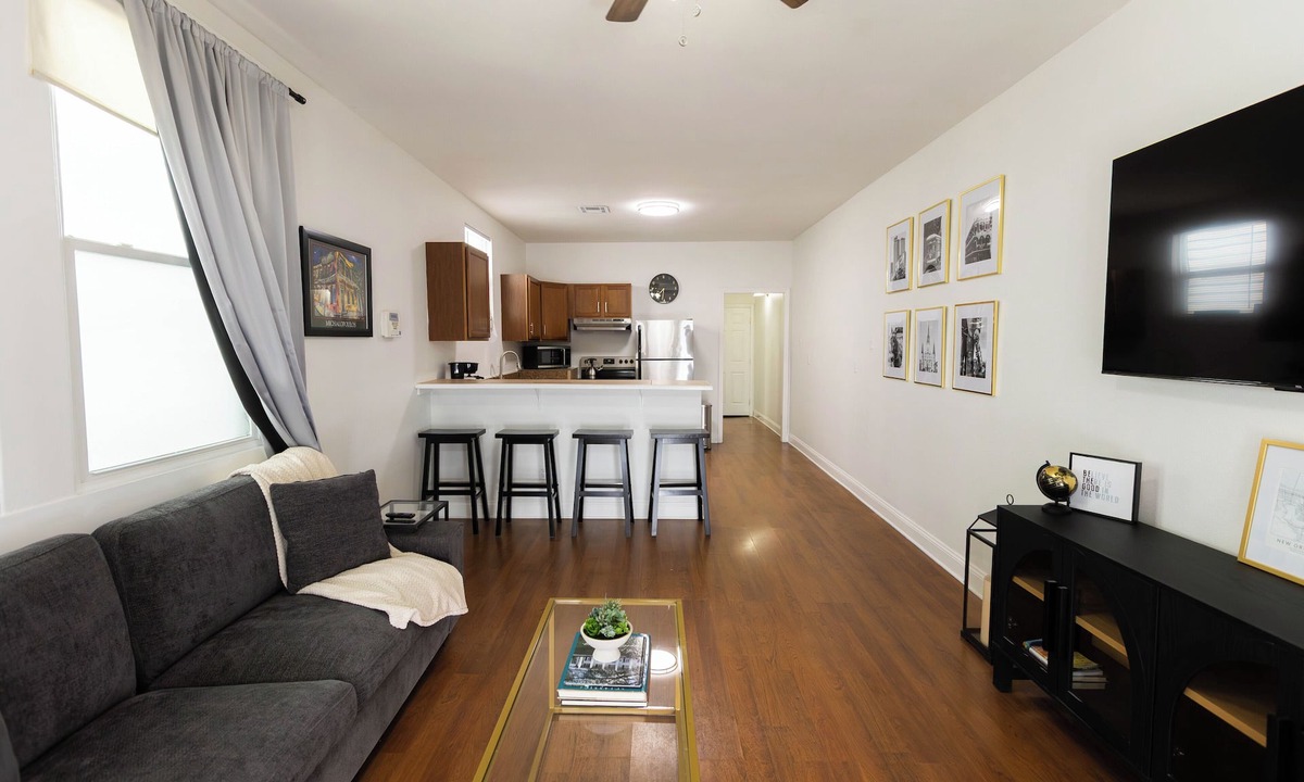 Broadmoor Apartment | Spacious 2BR/1.5BA, by Ochsner Baptist & Touro, Furnished, WiFi, W/D & Parking