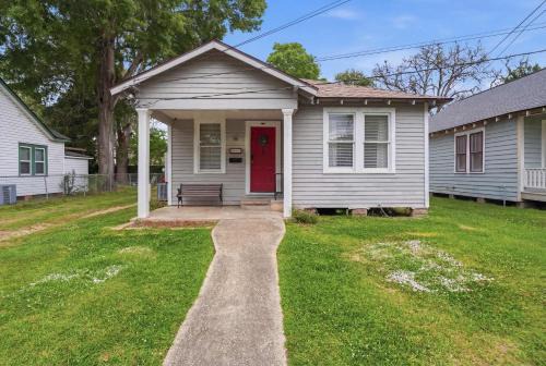 Freetown - Port Rico Apartment | Spacious 2BR Perfect for Work Crews or Families