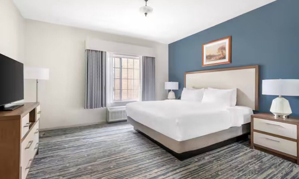 Mishawaka Hotel | Spacious 2BR Suite Near Notre Dame – Perfect for Your ND Game Day Weekend Stays
