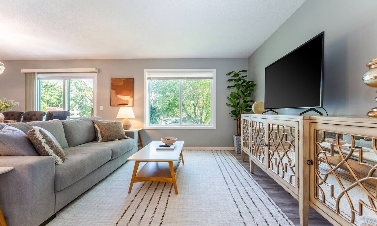Columbia Heights House | Spacious 4BR Home in Minneapolis
