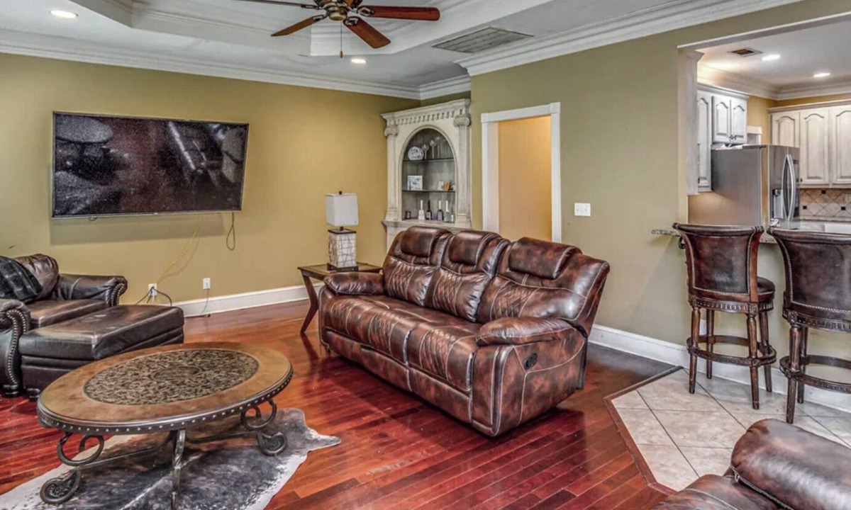 Brandon House | Spacious 5-bedroom house in tranquil Brandon with AC